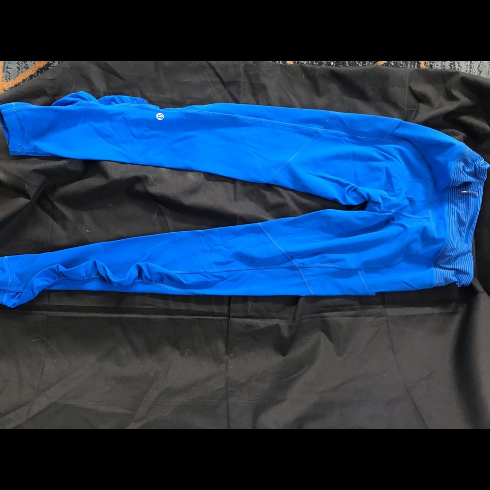 Blue pocketed Lululemon leggings